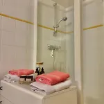 Le Jardin Secret Pool And Apartment Lasne