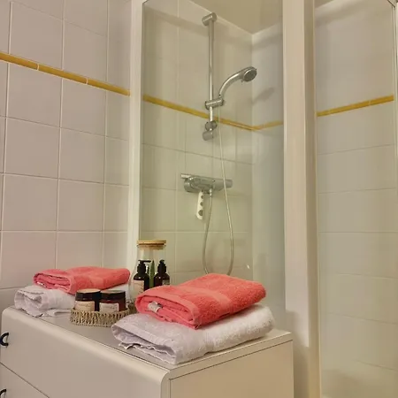 Le Jardin Secret Pool And Апартаменты Lasne